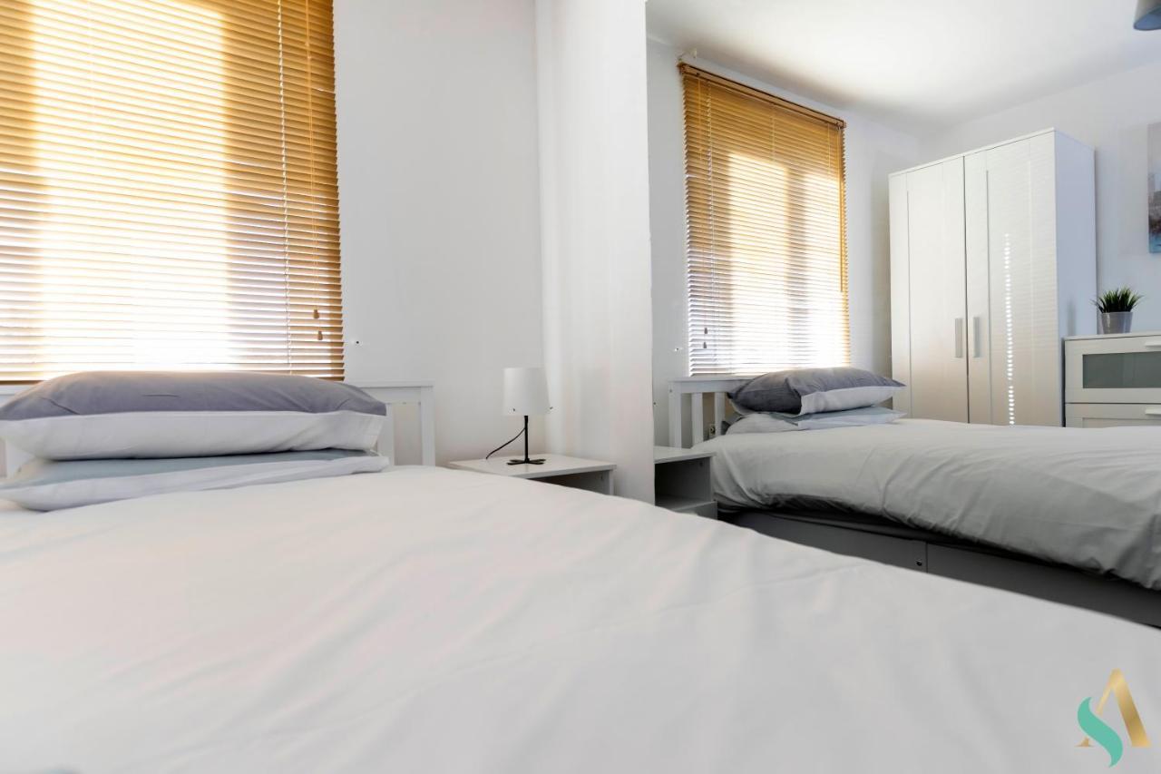 Mulberry Wynd Tsac Villa สต็อกทอน-ออน-ทีส์ ภายนอก รูปภาพ